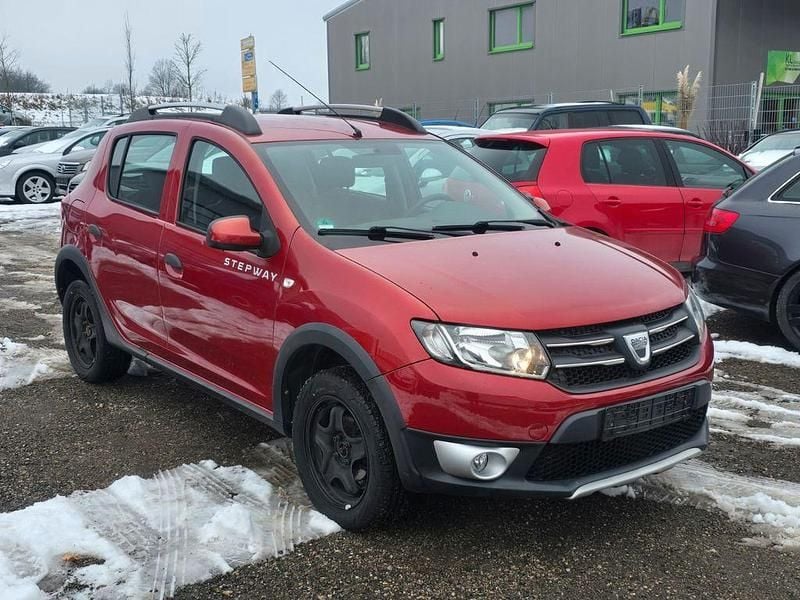 Rot Gebraucht 2013 Dacia Sandero Prestige Limousine | 3.900 € (Guter Preis) - Bild 1/4