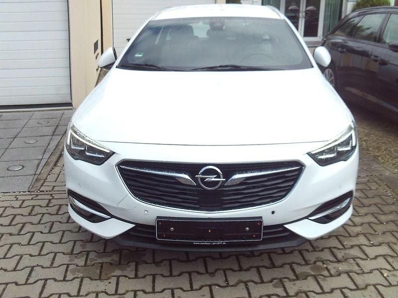 Weiß Gebraucht 2018 Opel Insignia Business Innovation Kombi | 11.500 € (Superpreis) - Bild 1/4