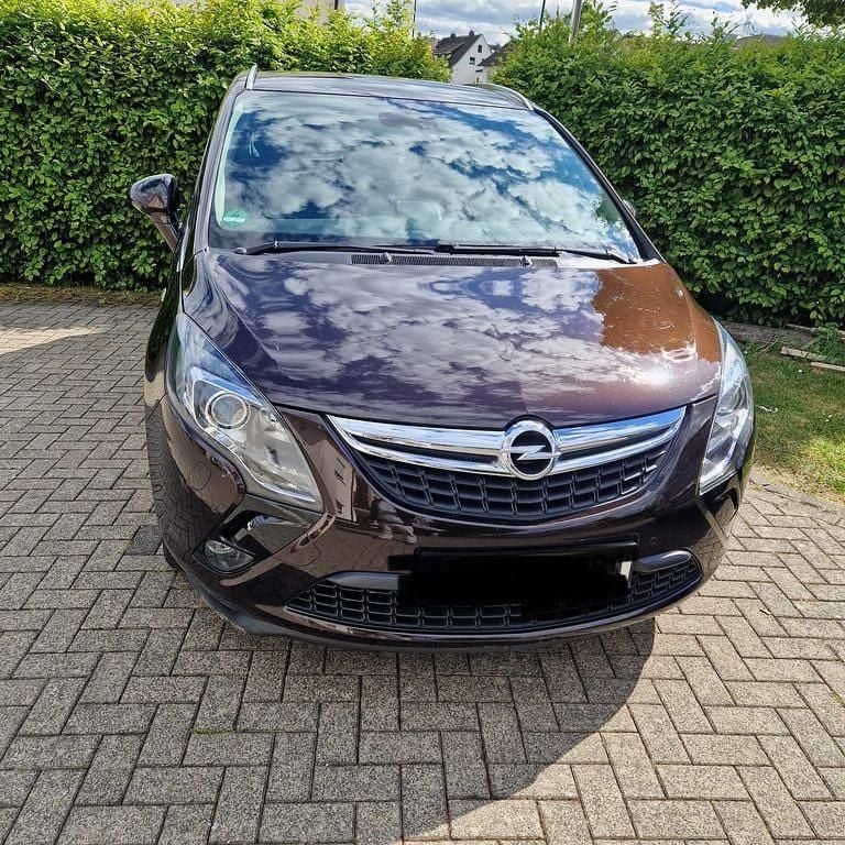 Braun Gebraucht 2016 Opel Zafira Business Edition Van / Kleinbus | 8.700 € (Superpreis) - Bild 1/4