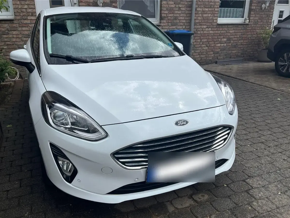 Gebraucht Ford Fiesta Titanium 101 PS (74 kW) 2018 Weiß Kleinwagen