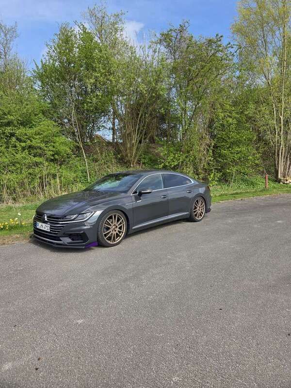 Grau Gebraucht 2020 VW Arteon R-line Kleinwagen | 26.000 € (Etwas zu teuer) - Bild 1/4