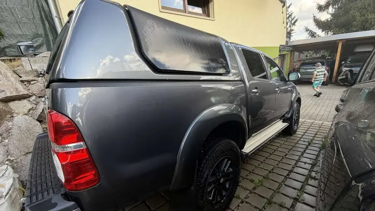 Gebraucht Toyota HiLux Life 171 PS (125 kW) 2015 Grau Pickup