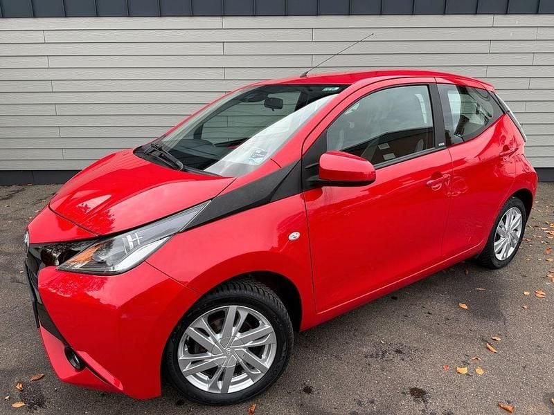 Rot Gebraucht 2016 Toyota Aygo Edition-S Kleinwagen | 7.700 € (Fairer Preis) - Bild 1/4