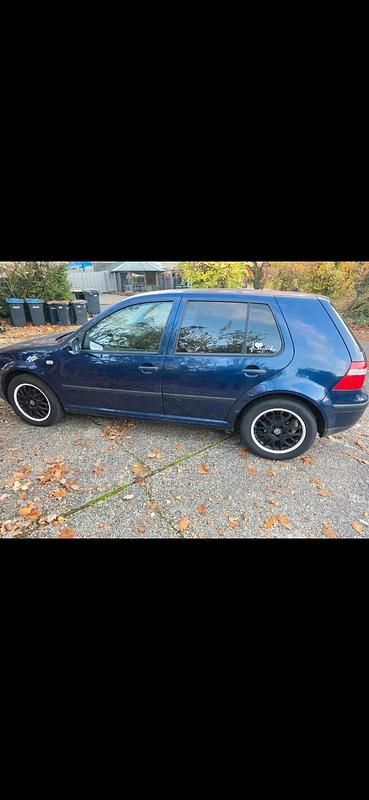 Blau Gebraucht 2003 VW Golf IV Kleinwagen | 750 € (Superpreis) - Bild 1/4