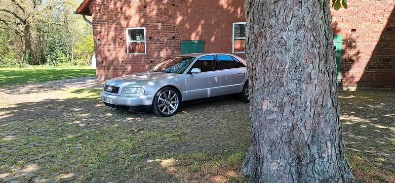Second-hand Audi A8 310 CP (228 kW) 2002 Argintiu Berlinǎ