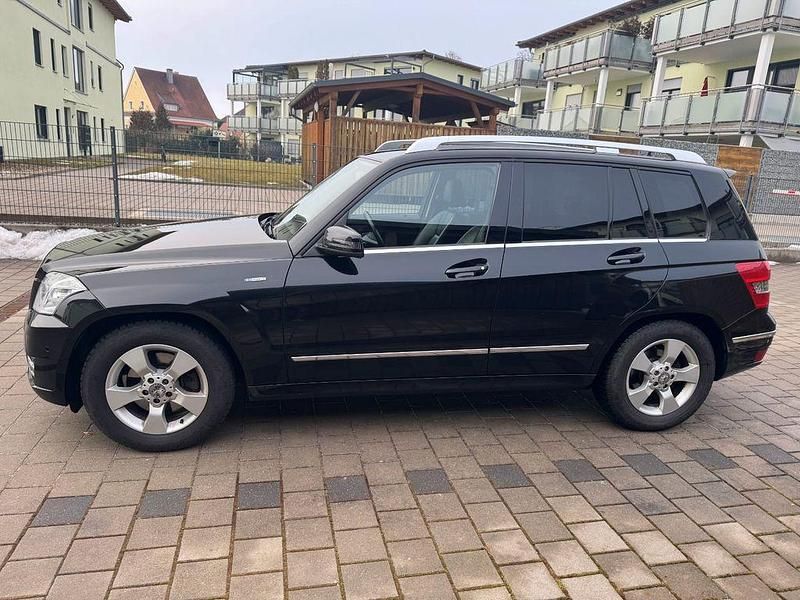 Schwarz Gebraucht 2010 Mercedes GLK220 SUV | 13.100 € (Etwas zu teuer) - Bild 1/4