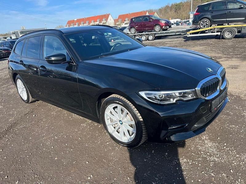 Gebraucht BMW 320 190 PS (139 kW) 2021 Schwarz Kombi