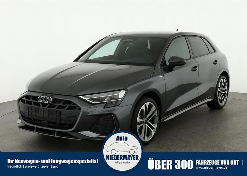 Distrikt grün metallic Neu 2025 Audi A3 Sportback S-Line Limousine | 35.995 € (Superpreis) - Bild 1/4