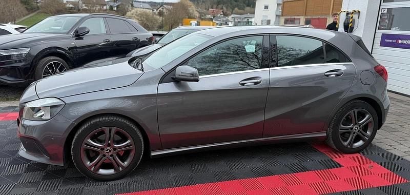 Gebraucht Mercedes A200 156 PS (114 kW) 2017 Grau Kleinwagen