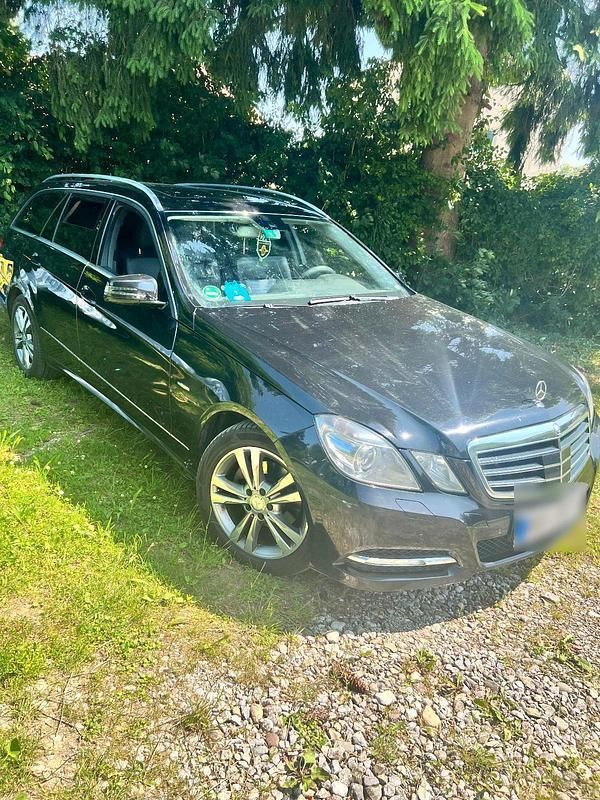 Schwarz Gebraucht 2011 Mercedes E220 Kombi | 5.900 € (Teuer) - Bild 1/4