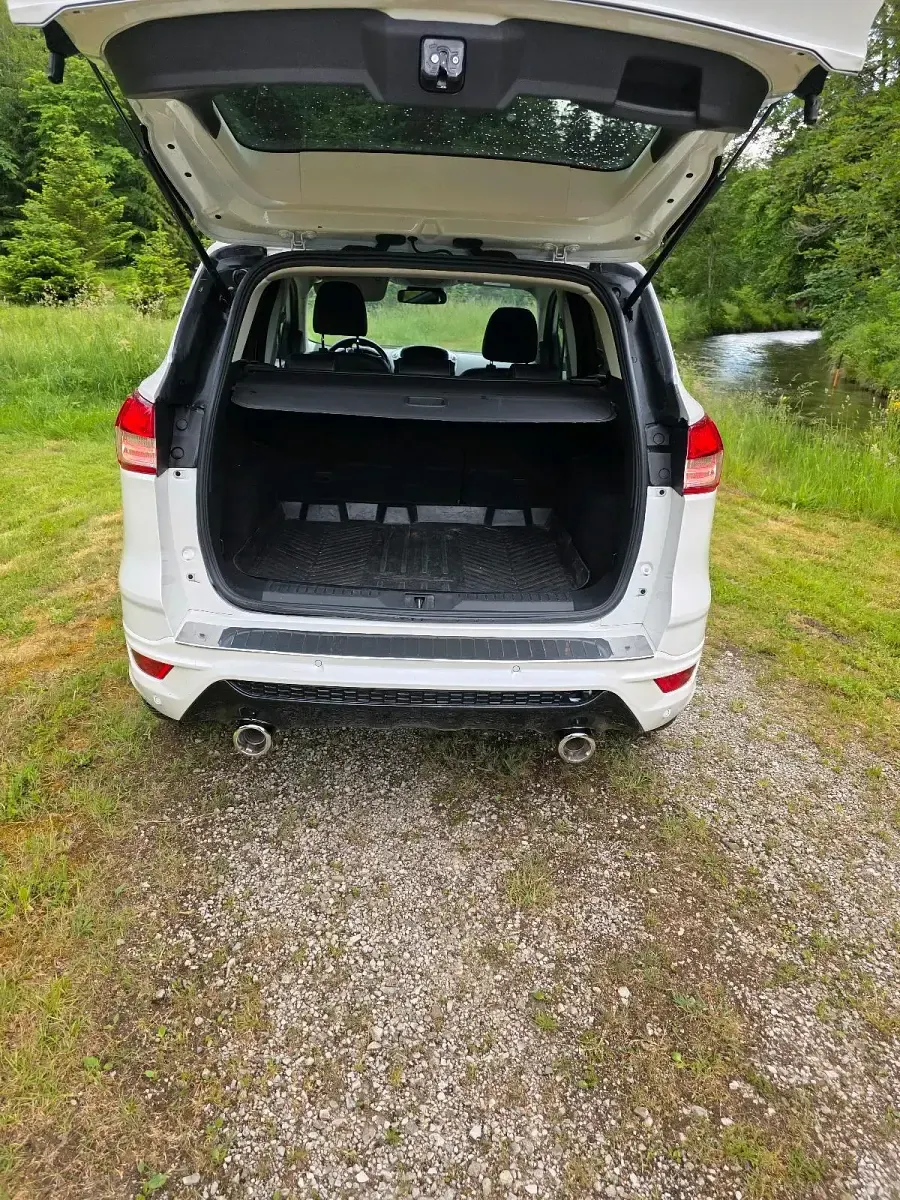 Gebraucht Ford Kuga 180 PS (132 kW) 2015 Weiß SUV