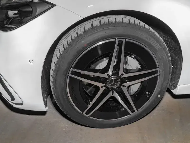 Gebraucht Mercedes C180 AMG 170 PS (125 kW) 2025 Weiss unilack polarweiss Limousine