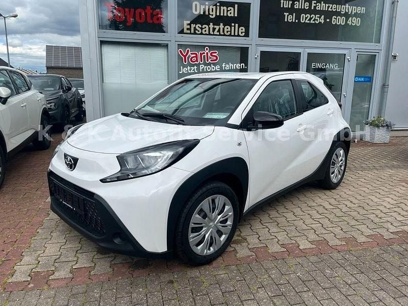 Weiß Neu 2024 Toyota Aygo Business Edition Kleinwagen | 15.400 € - Bild 1/4