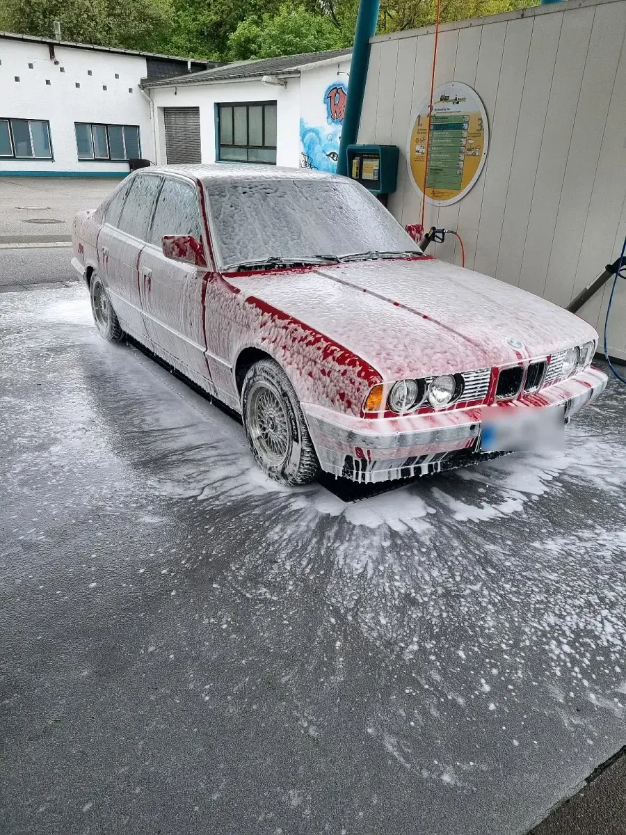 Gebraucht BMW 520 130 PS (95 kW) 1989 Rot Limousine