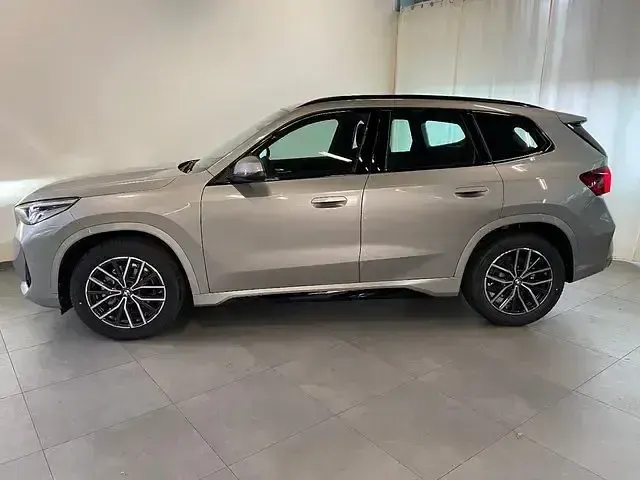 Neu BMW X1 M Sport 136 PS (100 kW) 2025 Spacesilber SUV