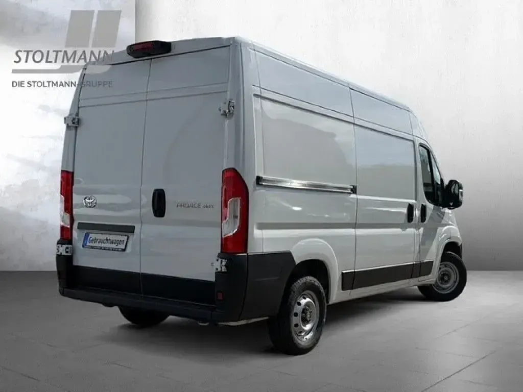 Używany Toyota Proace 140 KM (102 kW) 2024 Biały Minivan