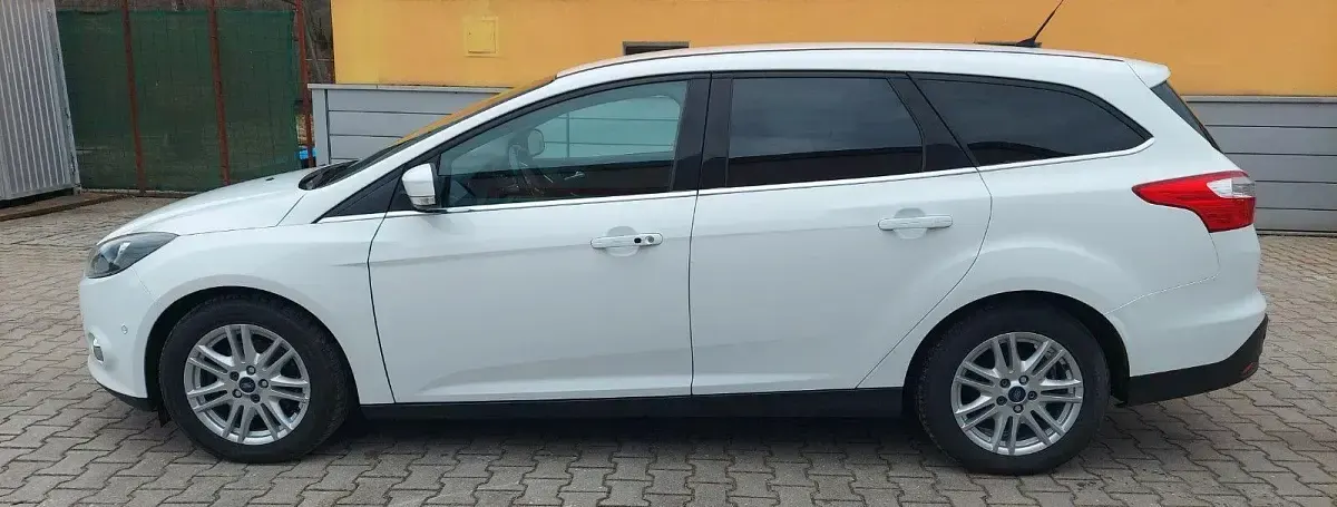 Usado Ford Focus Champions Edition 116 CV (85 kW) 2012 Blanco Familiar