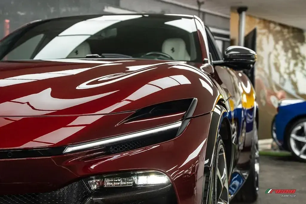 Gebraucht Ferrari Purosangue 725 PS (533 kW) 2024 Rot SUV
