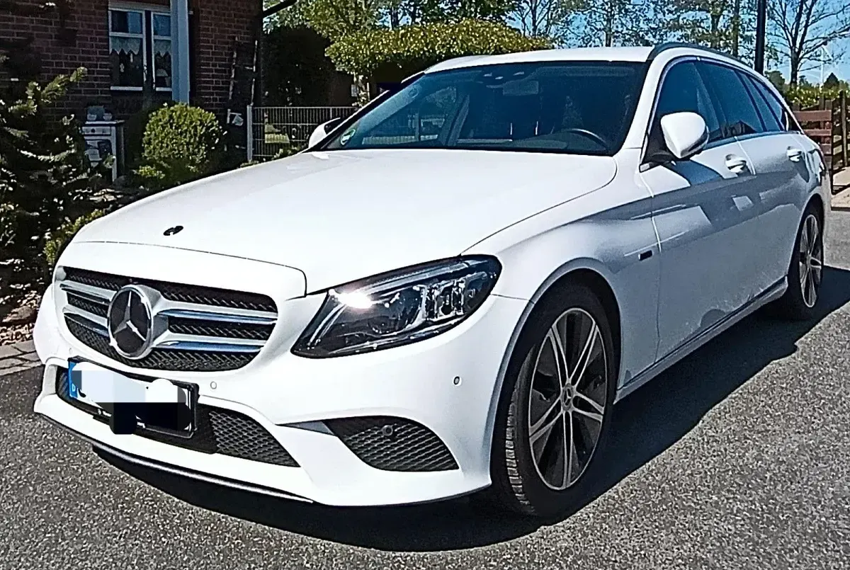 Gebraucht Mercedes C300e 306 PS (225 kW) 2020 Weiß Kombi
