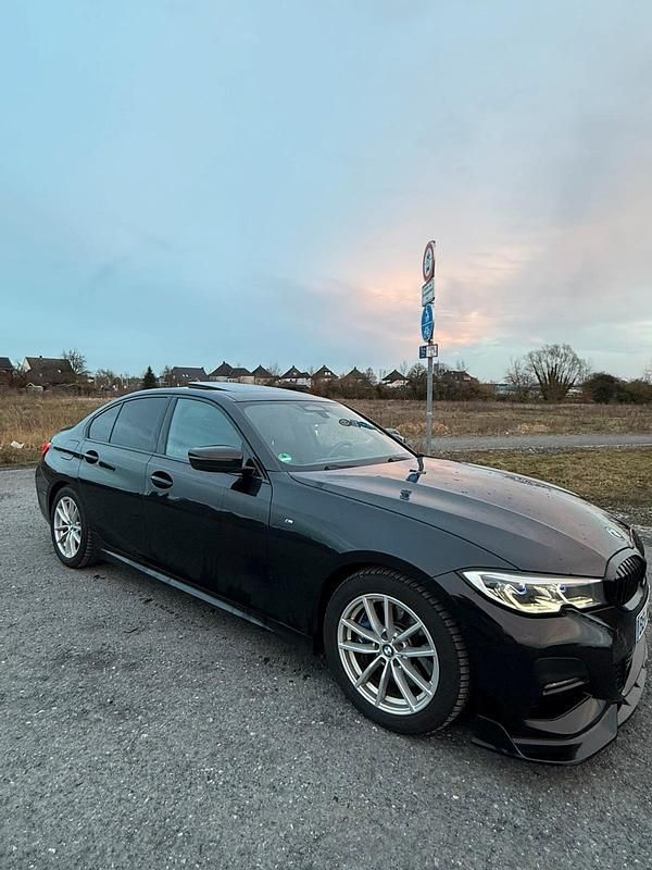 Gebraucht BMW 330 Performance 265 PS (194 kW) 2019 Schwarz Limousine