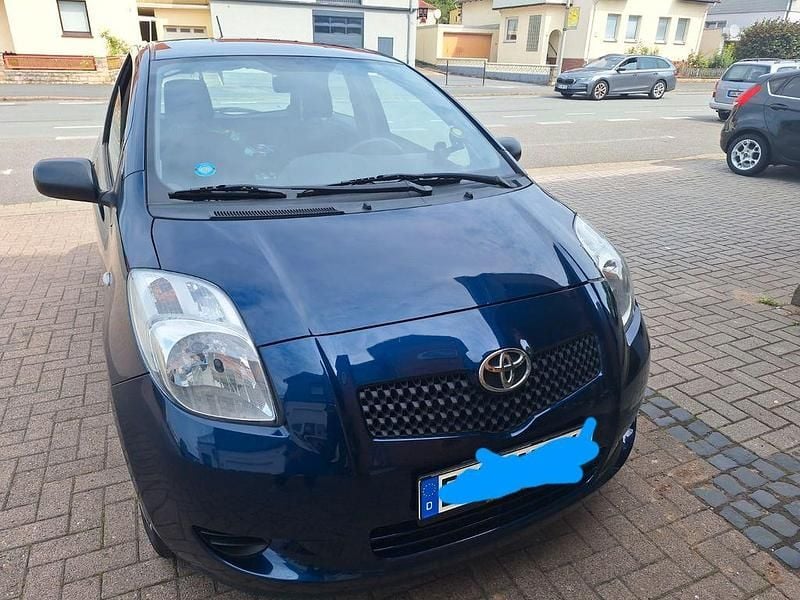 Blau Gebraucht 2007 Toyota Yaris Luna Limousine | 2.100 € (Guter Preis) - Bild 1/4