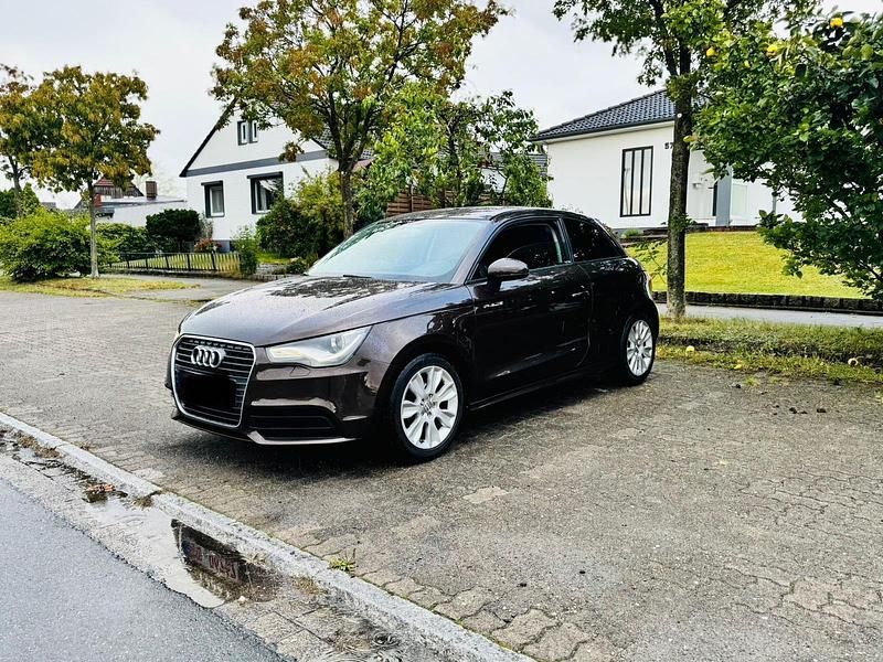 Braun Gebraucht 2010 Audi A1 Kleinwagen | 4.999 € (Guter Preis) - Bild 1/4