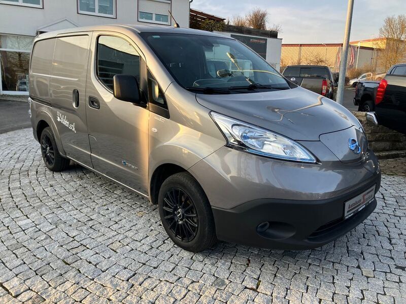 Grau Gebraucht 2016 Nissan e-NV200 Van | 12.850 € (Teuer) - Bild 1/4
