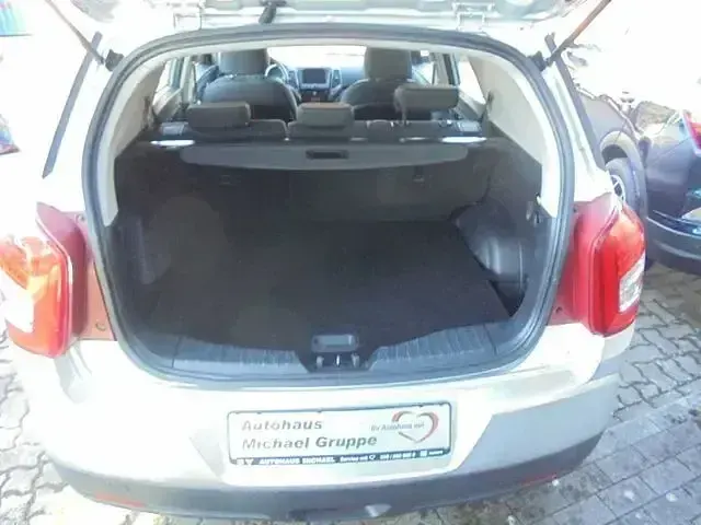 Gebraucht SsangYong Tivoli Quartz 140 PS (102 kW) 2016 Silber SUV