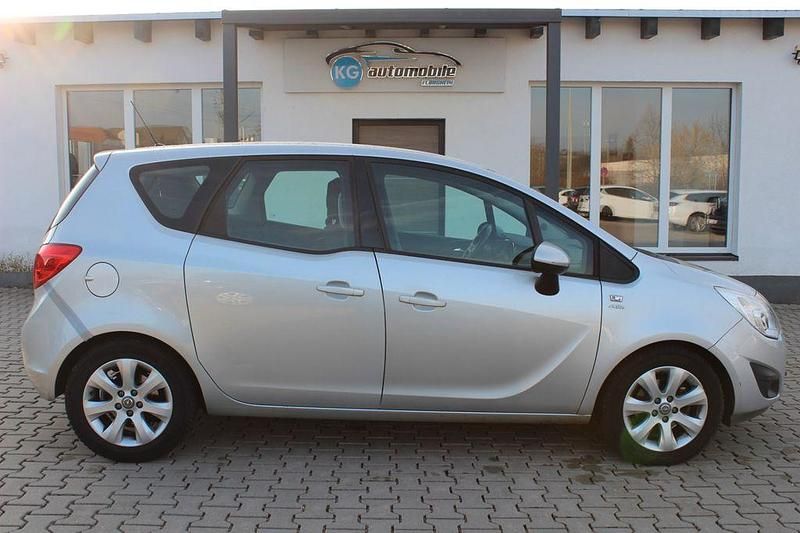 Gebraucht Opel Meriva Active 120 PS (88 kW) 2013 Silber Van / Kleinbus