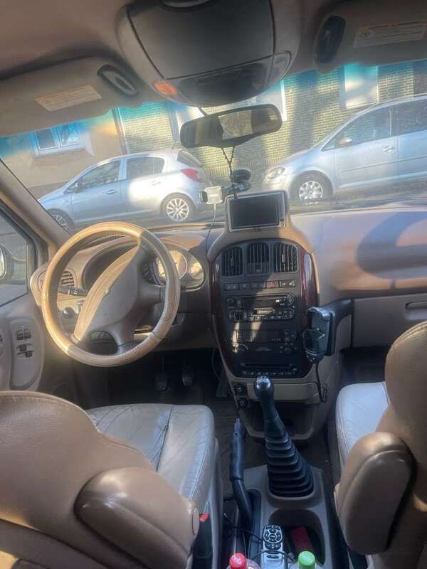 Gebraucht 2002 Chrysler Grand Voyager Limited Van / Kleinbus | 2.000 € (Fairer Preis) - Bild 1/4