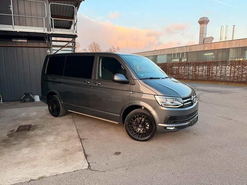 Grau Gebraucht 2016 VW Multivan Van | 28.999 € (Superpreis) - Bild 1/4