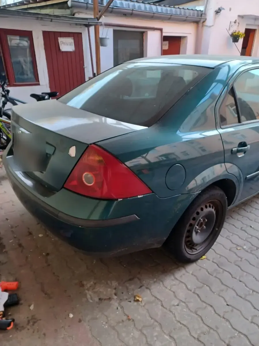 Gebraucht Ford Mondeo 110 PS (80 kW) 2001 Grün Limousine