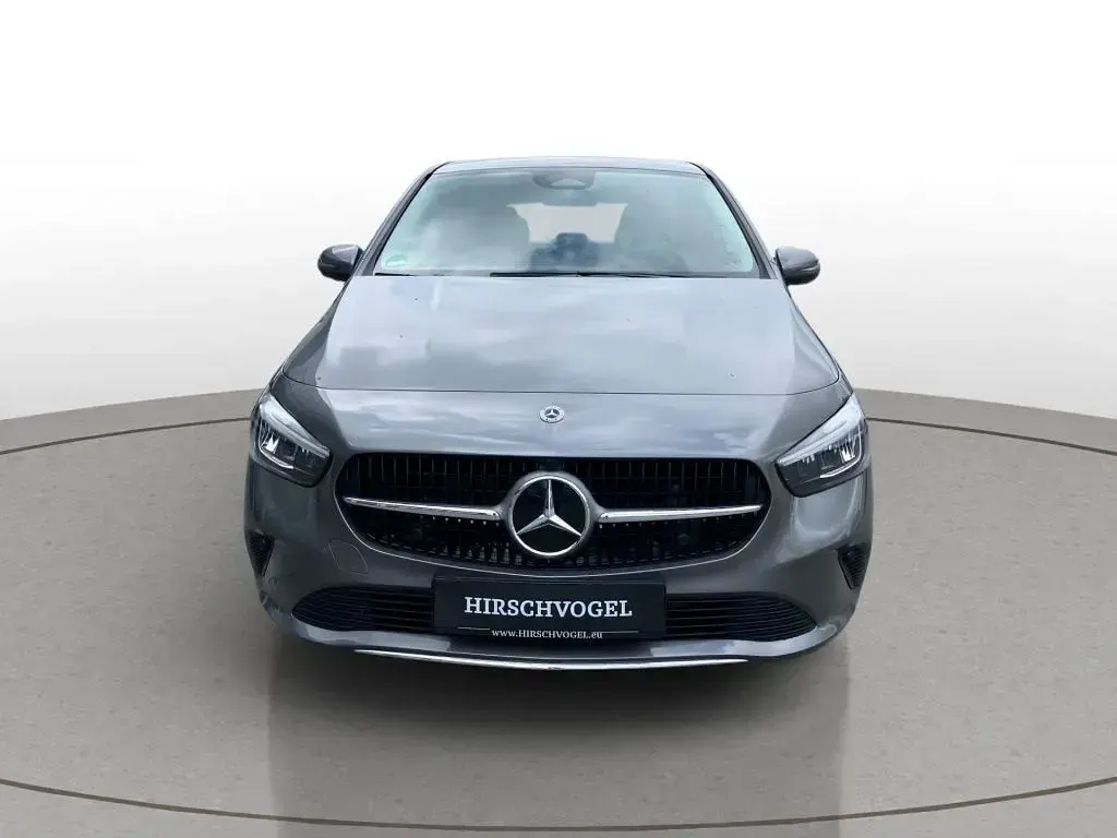 Gebraucht Mercedes B250 Progressive 224 PS (164 kW) 2025 Metalliclack mountaingrau Van / Kleinbus