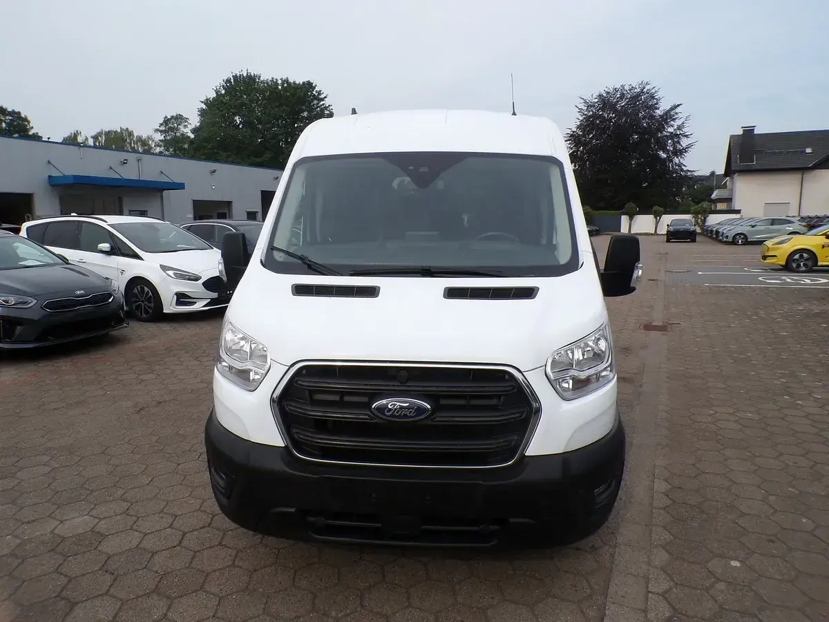 Gebraucht Ford Transit Trend 170 PS (125 kW) 2021 Weiß Van