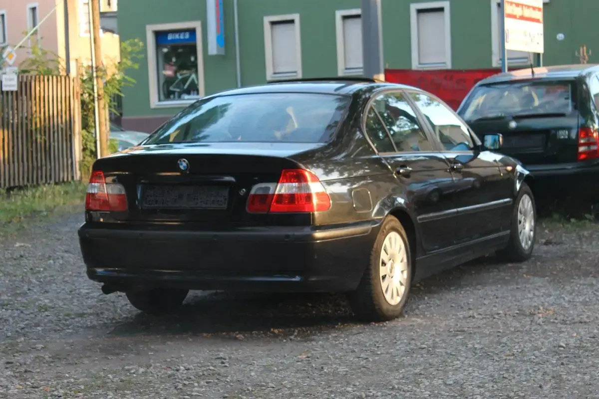 Gebraucht BMW 316 116 PS (85 kW) 2002 Schwarz Limousine