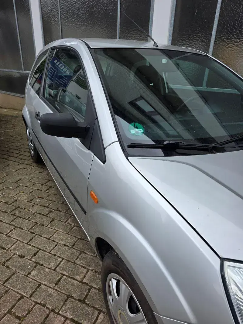 Gebraucht Ford Fiesta 80 PS (58 kW) 2003 Silber Kleinwagen