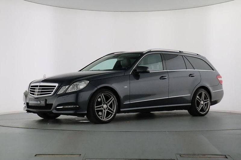 Tenoritgrau metalliclack Gebraucht 2011 Mercedes E350 Limousine | 9.889 € (Superpreis) - Bild 1/4