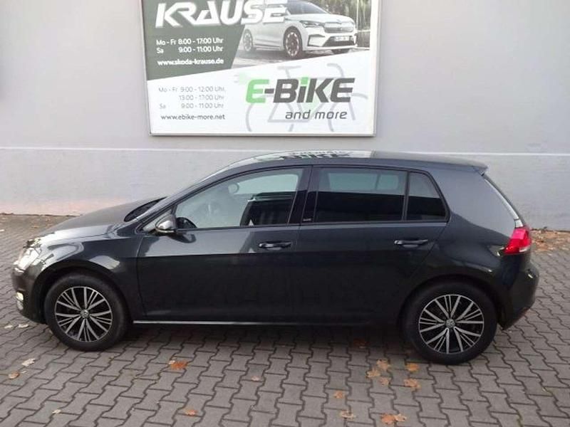 Carbon steel grey metallic Gebraucht 2016 VW Golf VII Allstar Kleinwagen | 14.450 € (Fairer Preis) - Bild 1/4