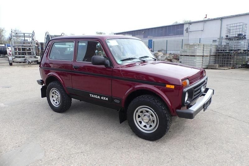 Gebraucht Lada Taiga 83 PS (61 kW) 2018 Rot SUV