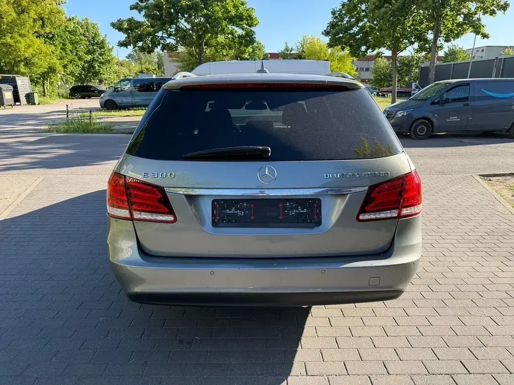 Gebraucht Mercedes E300 204 PS (150 kW) 2013 Silber Kombi