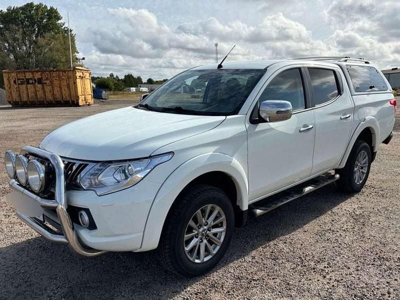 Weiß Gebraucht 2015 Mitsubishi L200 Abholung | 13.200 € (Guter Preis) - Bild 1/4