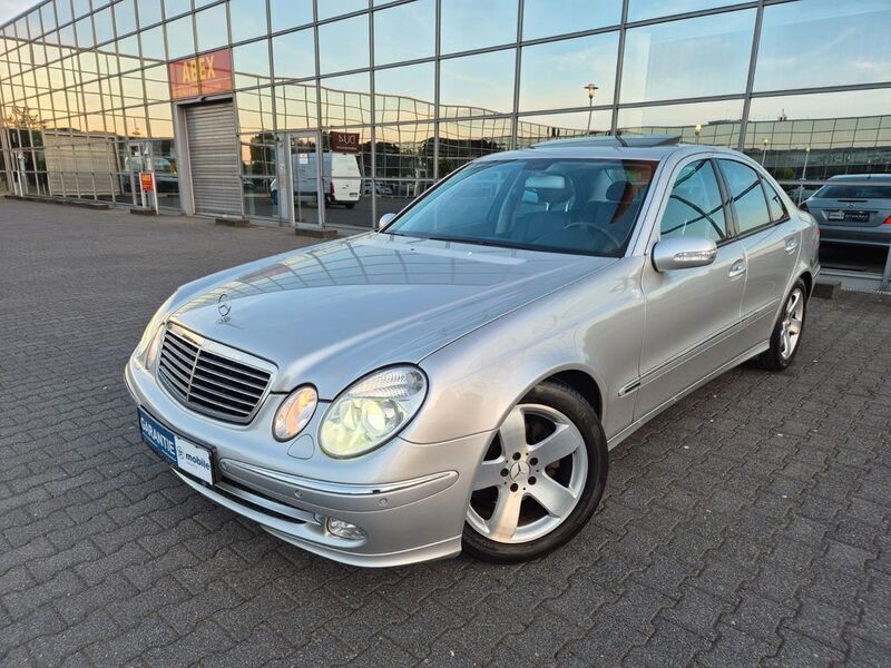 Silber Gebraucht 2004 Mercedes E240 Avantgarde Limousine | 7.890 € (Teuer) - Bild 1/4