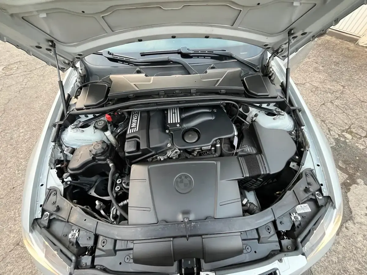 Używany BMW 320 150 KM (110 kW) 2005 Srebrny Sedan/Limuzyna