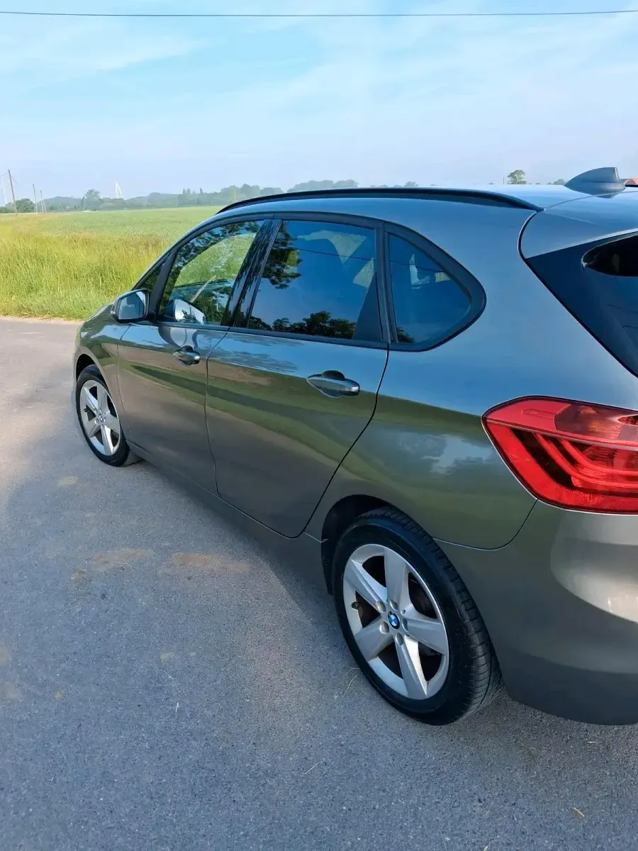 Gebraucht BMW 218 Active Tourer 136 PS (100 kW) 2017 Grau Van / Kleinbus