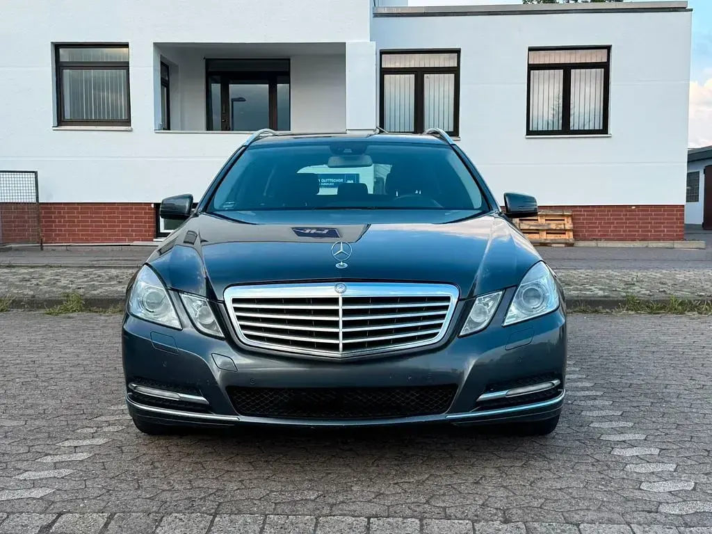Gebraucht Mercedes E220 Elegance 170 PS (125 kW) 2011 Grau Limousine