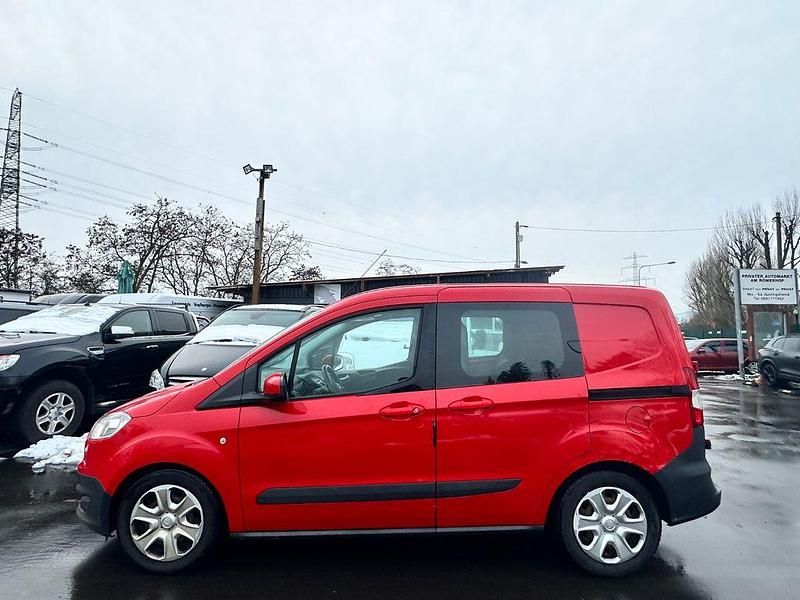 Gebraucht Ford Transit Trend 101 PS (74 kW) 2016 Rot Van / Kleinbus