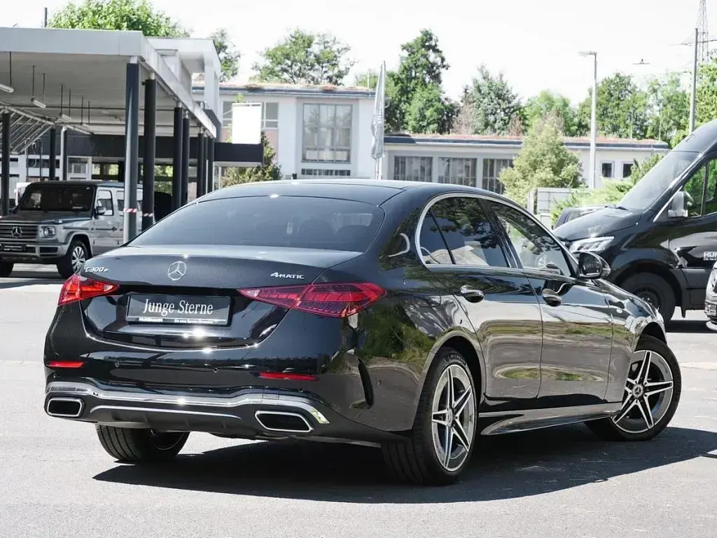 Gebraucht Mercedes C300e AMG 204 PS (150 kW) 2025 Obsidianschwarz metallic Limousine
