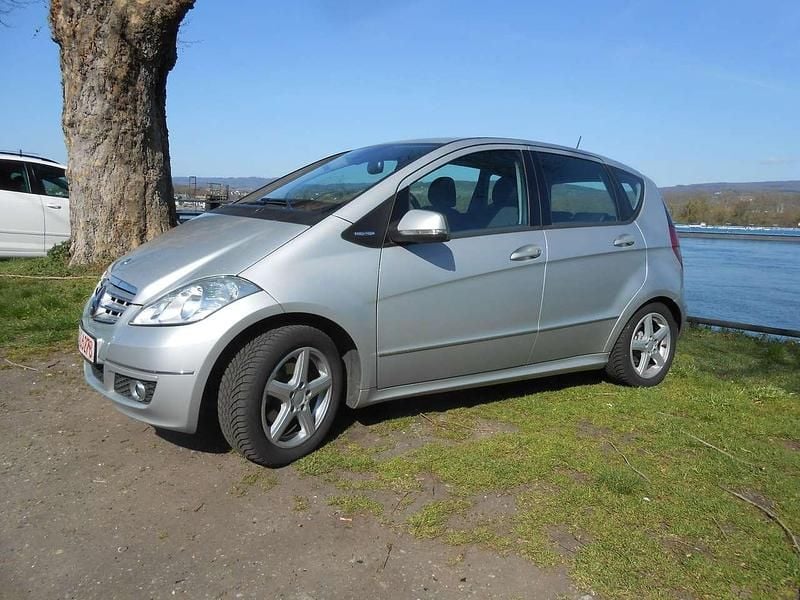 Gebraucht Mercedes A160 95 PS (69 kW) 2012 Silber Limousine