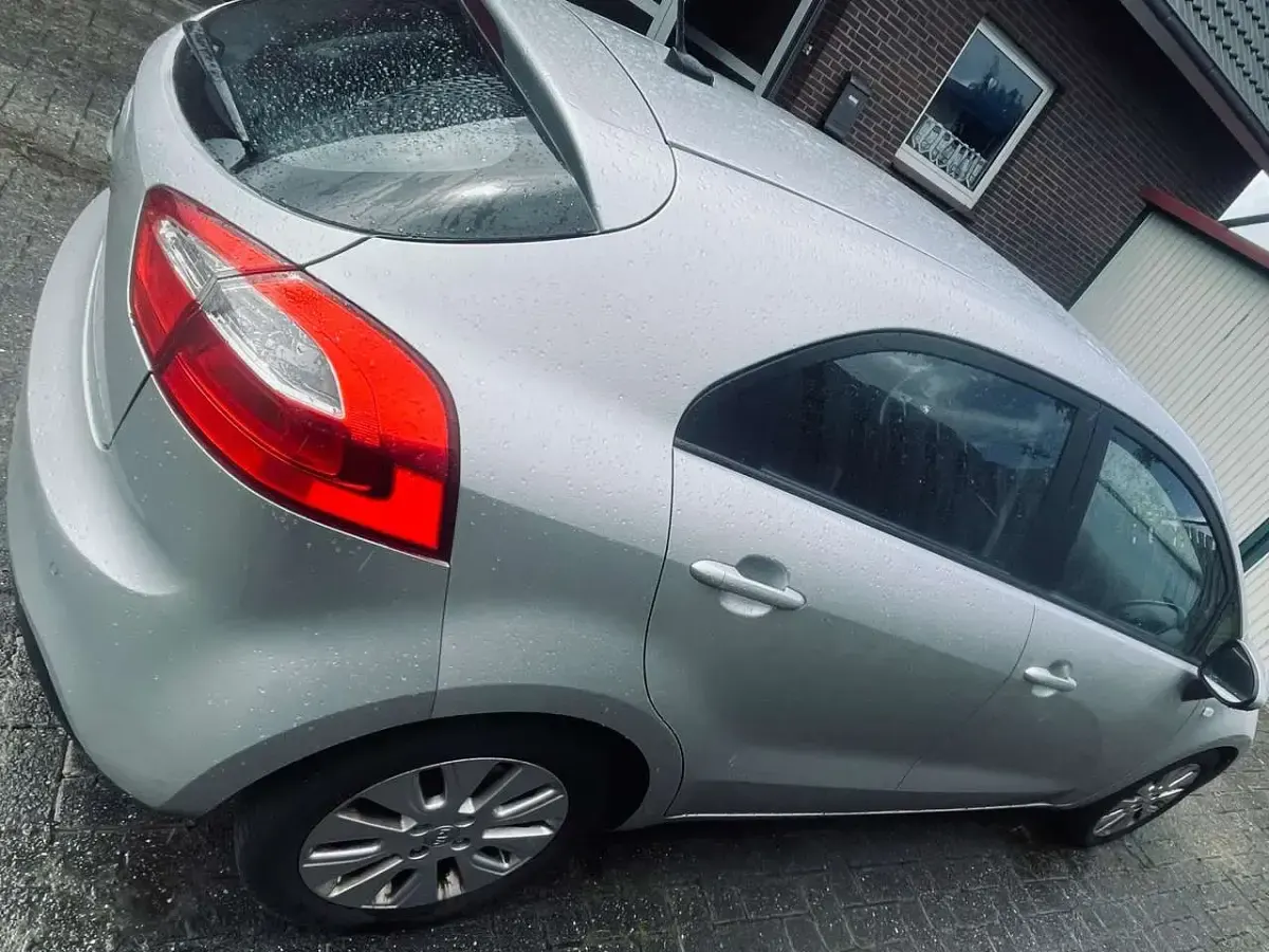 Gebraucht Kia Rio Spirit 86 PS (63 kW) 2014 Silber Limousine