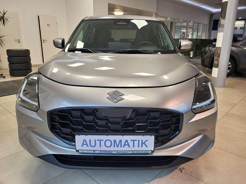 Gebraucht Suzuki Swift 83 PS (61 kW) 2025 Premium silver metallic Kleinwagen